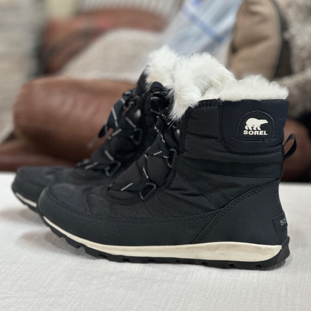 Sorel Black Winter Lace-Up Ankle Boots with White Faux-Fur Collar